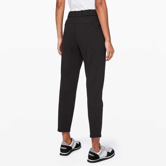 Lululemon On The Fly 7/8 Pant in Black size 4 - Picture 2 of 8
